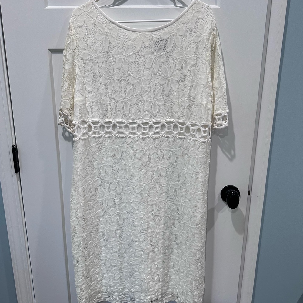 White Jessica Howard short sleeve dress.